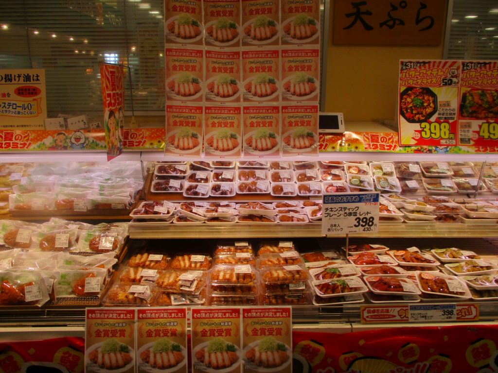 店の上にある数種類のドーナツ
自動的に生成された説明