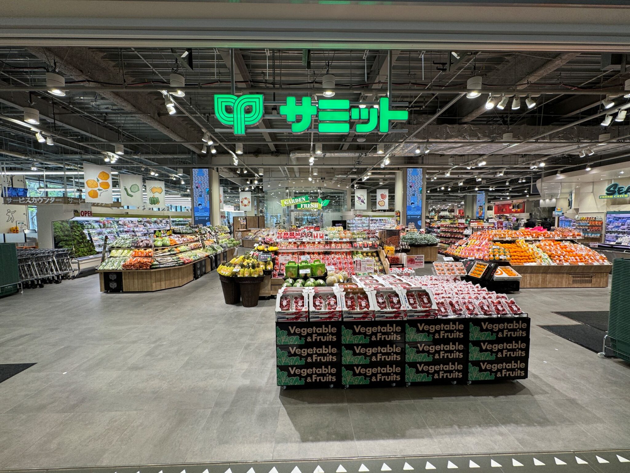 サミットストアららテラスHARUMI FLAG店がオープン、中央区に初出店の商業施設内店舗、小型店中心のエリアで600坪超の面積を生かす ...